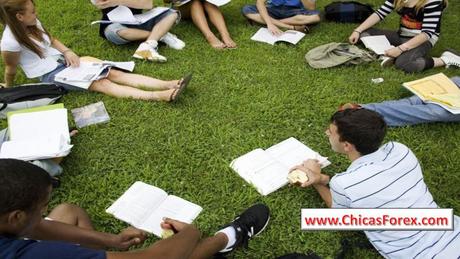 ¿Por qué las compañías de tarjetas de crédito se dirigen a estudiantes universitarios? ¿Por qué las compañías de tarjetas de crédito se dirigen a estudiantes universitarios?