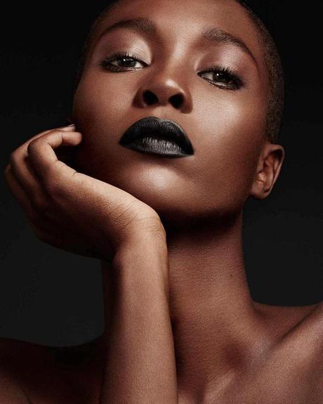 El labial negro y la nueva paleta de iluminadores de Fenty Beauty