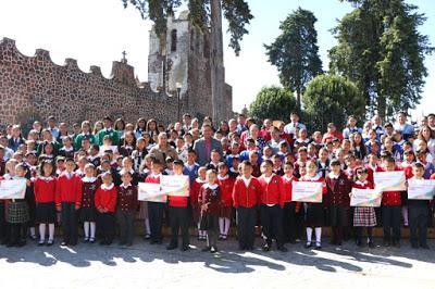 ENTREGA CÉSAR SERRANO BECAS DE EXCELENCIA A ESTUDIANTES ATENQUENSES