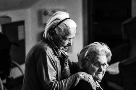 Cuidadores informales de personas mayores dependientes: el cuidado de su estado emocional