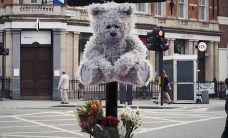 Este oso de peluche tose cada vez que aumenta la contaminación en las calles de Londres