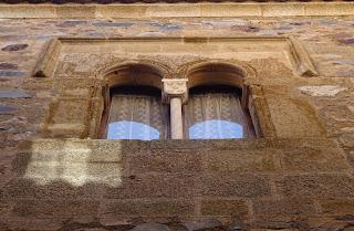 Imagen del mes: Ventanas geminadas del casco histórico de Cáceres