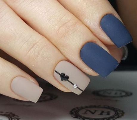 UÑAS COLOR NUDE un color muy femenino que te hará ver muy bella Uñas Nude Con Negro (13)