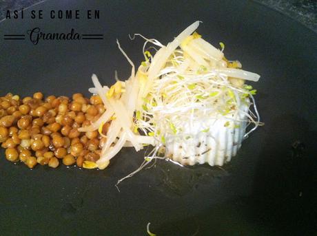 Ensalada de germinados y queso fresco Ensalada de germinados y queso fresco