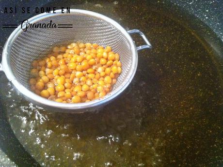 Ensalada de germinados y queso fresco Ensalada de germinados y queso fresco