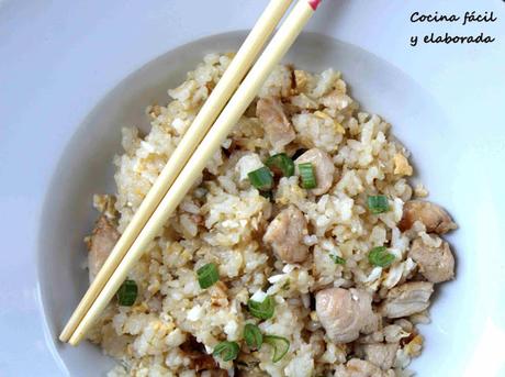 ARROZ FRITO CON POLLO ESTILO TAILANDES