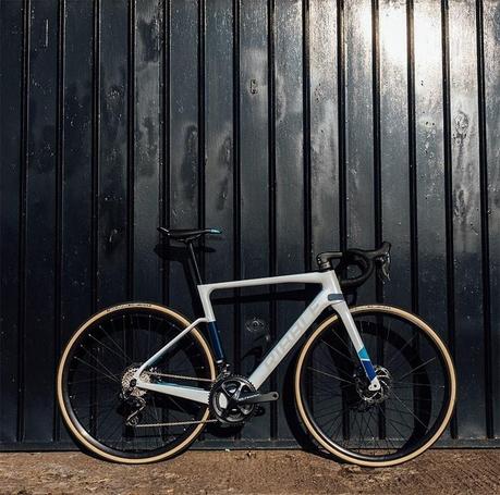 Bicicleta eléctrica de carretera Ribble. Una de las opciones más ligera y a precio contenido