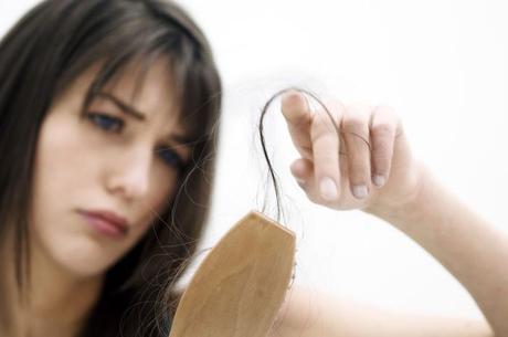 Pérdida del cabello en la mujer: causas y tratamientos