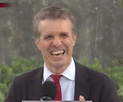 Tras el aval del Tribunal Supremo, el presidente del PP viaja hacia el pasado. Tras el aval del Tribunal Supremo, el presidente del PP viaja hacia el pasado.