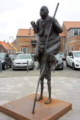 Tras el aval del Tribunal Supremo, el presidente del PP viaja hacia el pasado. Tras el aval del Tribunal Supremo, el presidente del PP viaja hacia el pasado.