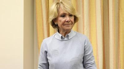 Tras el aval del Tribunal Supremo, el presidente del PP viaja hacia el pasado. Tras el aval del Tribunal Supremo, el presidente del PP viaja hacia el pasado.