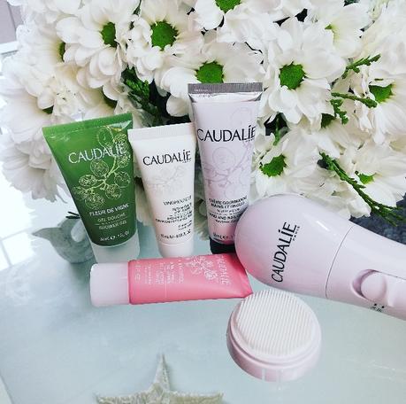 MI PRIMER CEPILLO DE LIMPIEZA FACIAL DE SILICONA: CAUDALIE