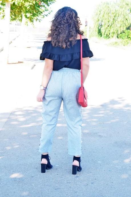 Pantalon raya lateral y perlas