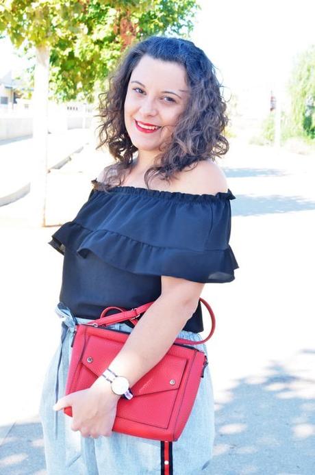 Pantalon raya lateral y perlas