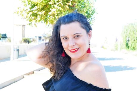 Pantalon raya lateral y perlas