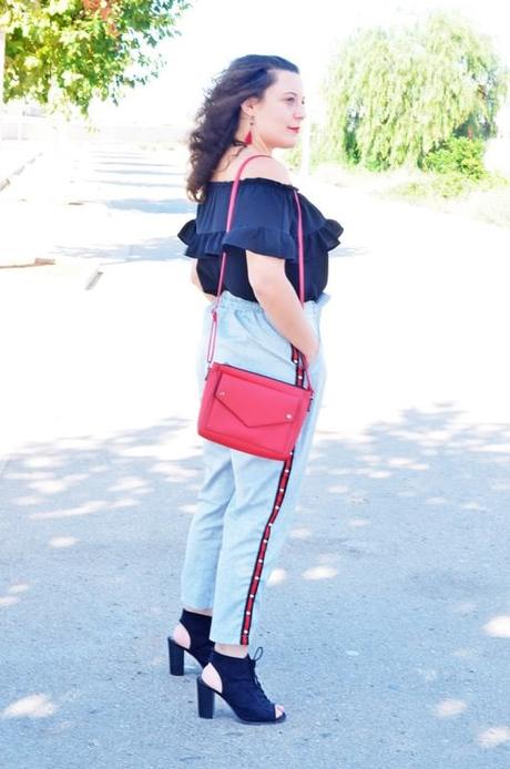 Pantalon raya lateral y perlas