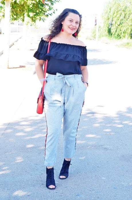 Pantalon raya lateral y perlas