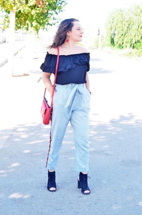 Pantalon raya lateral y perlas