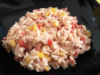 Ensalada de arroz con maíz y atún