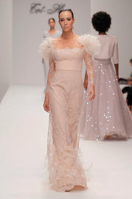 Elegancia invernal es lo que desprende la colección de Alta Costura Fall/Winter 18 de la firma Tot-hom Elegancia invernal es lo que desprende la colección de Alta Costura Fall/Winter 18 de la firma Tot-hom