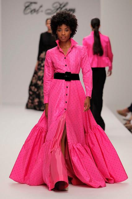 Elegancia invernal es lo que desprende la colección de Alta Costura Fall/Winter 18 de la firma Tot-hom Elegancia invernal es lo que desprende la colección de Alta Costura Fall/Winter 18 de la firma Tot-hom