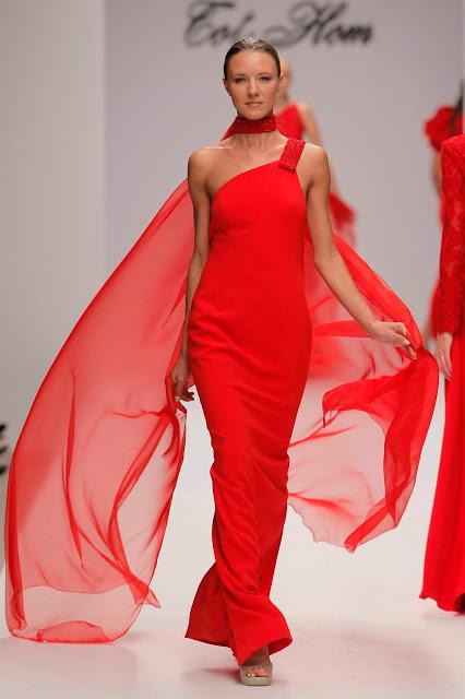 Elegancia invernal es lo que desprende la colección de Alta Costura Fall/Winter 18 de la firma Tot-hom Elegancia invernal es lo que desprende la colección de Alta Costura Fall/Winter 18 de la firma Tot-hom