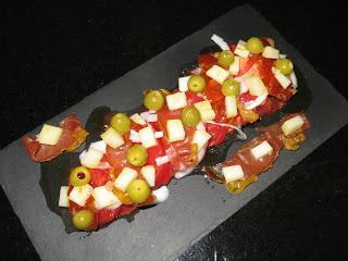 ENSALADA DE TOMATE Y JAMÓN CRUJIENTE