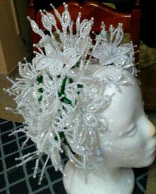 Confección de tembleques para polleras.