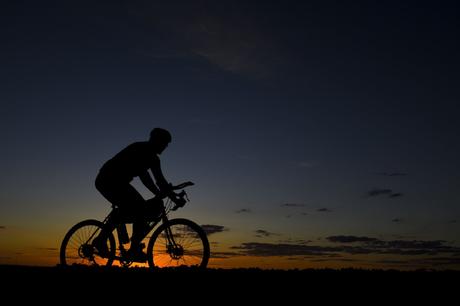 Motivos para salir en bicicleta de noche. Beneficios de pedaladas nocturnas el fin de año