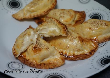 Empanadillas al horno rellenas de quesitos