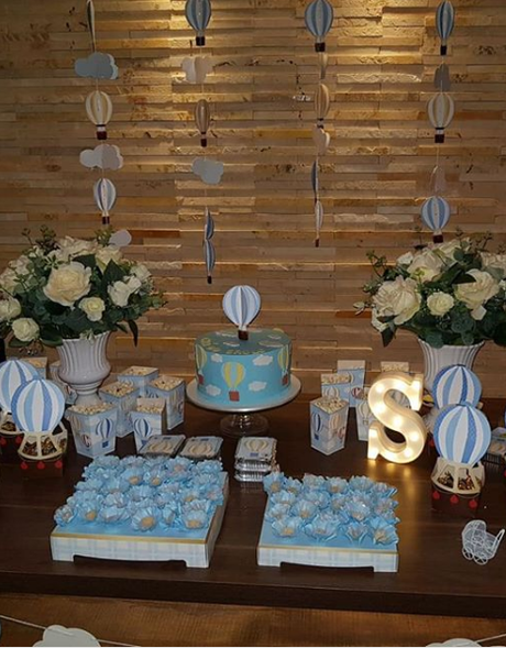 Un baby shower en un globo aerostatico