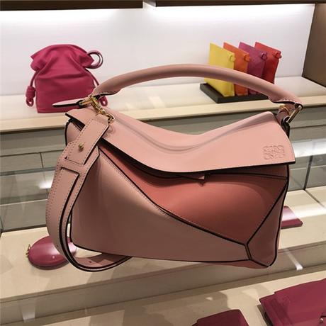 Dónde encontrar réplicas de bolsos Loewe que den el pego