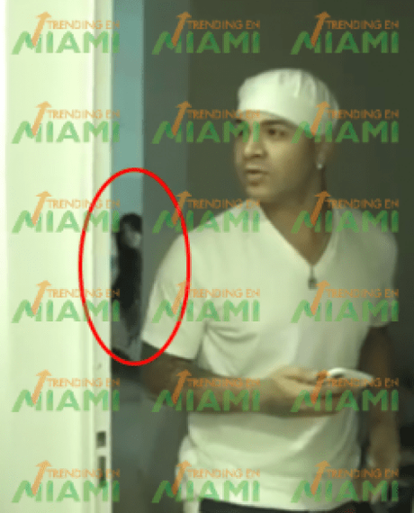 Queda captado en cámaras Yomil con una mujer en la cama