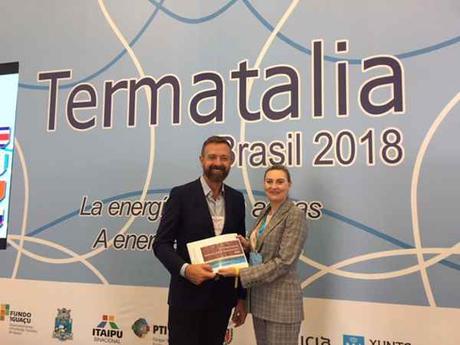 Entrega del informe final a la directora de Relaciones Internacionales de Termatalia