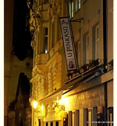 Praga, Cafe Savoy, Brioche, Jamón, Gruyère, Huevo Poché Praga, Cafe Savoy, Brioche, Jamón, Gruyère, Huevo Poché