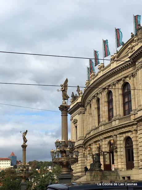 Praga, Cafe Savoy, Brioche, Jamón, Gruyère, Huevo Poché Praga, Cafe Savoy, Brioche, Jamón, Gruyère, Huevo Poché