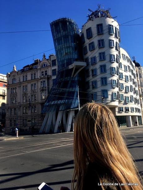 Praga, Cafe Savoy, Brioche, Jamón, Gruyère, Huevo Poché Praga, Cafe Savoy, Brioche, Jamón, Gruyère, Huevo Poché