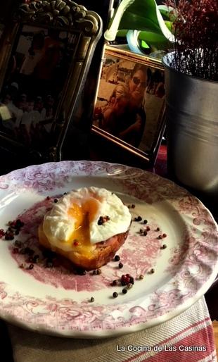 Praga, Cafe Savoy, Brioche, Jamón, Gruyère, Huevo Poché Praga, Cafe Savoy, Brioche, Jamón, Gruyère, Huevo Poché