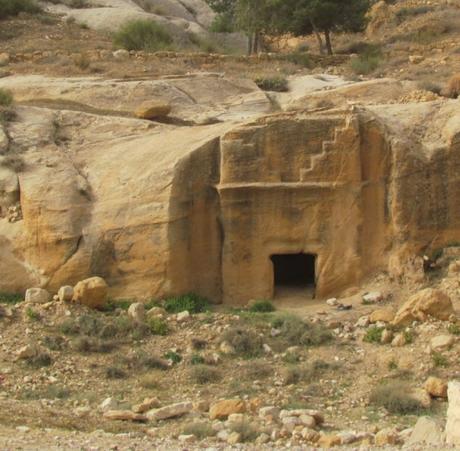 Las escaleras en Petra y Pequeña Petra. Jordania Las escaleras en Petra y Pequeña Petra. Jordania