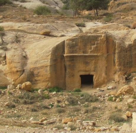 Las escaleras en Petra y Pequeña Petra. Jordania