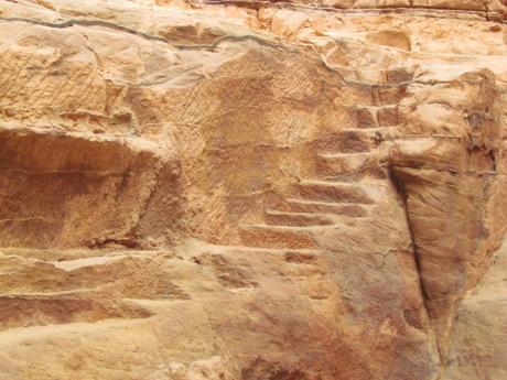 Las escaleras en Petra y Pequeña Petra. Jordania
