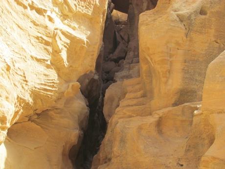 Las escaleras en Petra y Pequeña Petra. Jordania