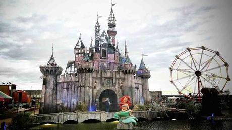 ¿Es Banksy quien trolea al capitalismo o el capitalismo el que trolea a Banksy? Dismaland, el parque de Banksy, facturó 24 millones de euros