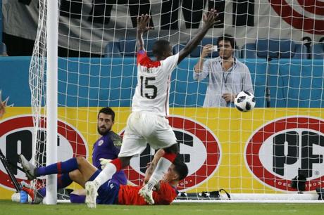 Chile fue goleado por Perú y fue el primer encuentro amargo para Rueda