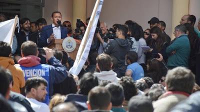 Gutiérrez no quiere instituciones foráneas cerca de Vaca Muerta Gutiérrez no quiere instituciones foráneas cerca de Vaca Muerta