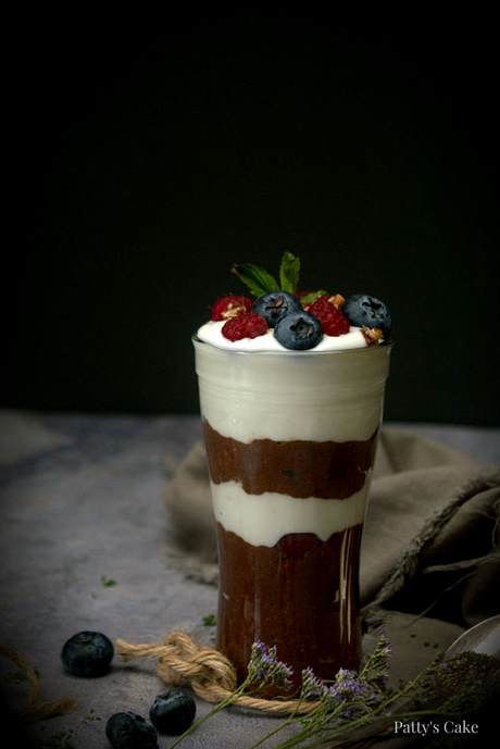 parfait-de-chia-y-cacao-con-yogur