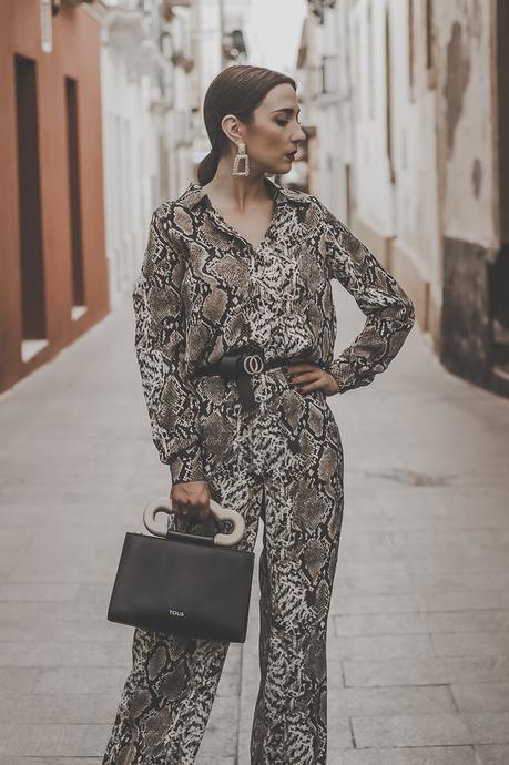 WELCOME TO THE JUNGLE: SNAKE PRINT TOTAL LOOK WELCOME TO THE JUNGLE: SNAKE PRINT TOTAL LOOK