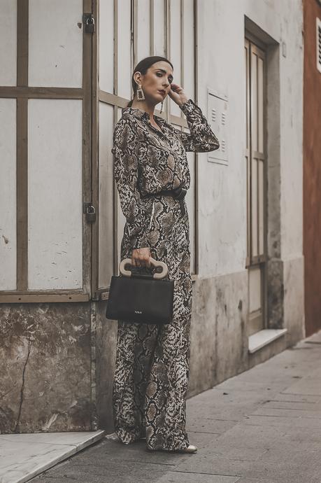 WELCOME TO THE JUNGLE: SNAKE PRINT TOTAL LOOK estampado d pitón