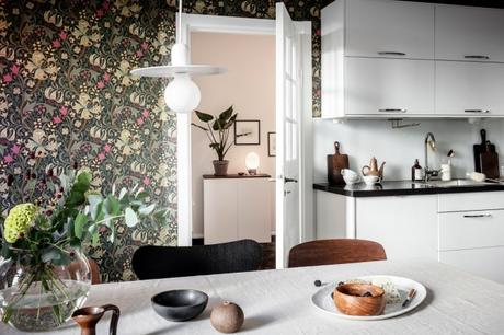 Suelo negro en la cocina