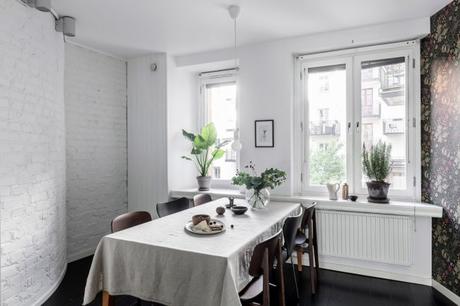 Suelo negro en la cocina